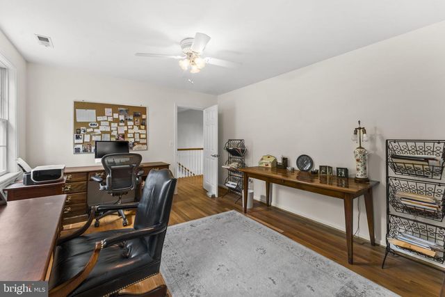 19725 WOODTRAIL RD, Round Hill, VA 20141