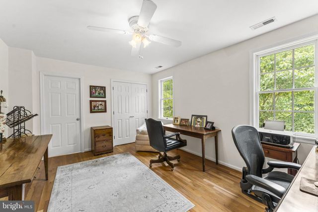 19725 WOODTRAIL RD, Round Hill, VA 20141