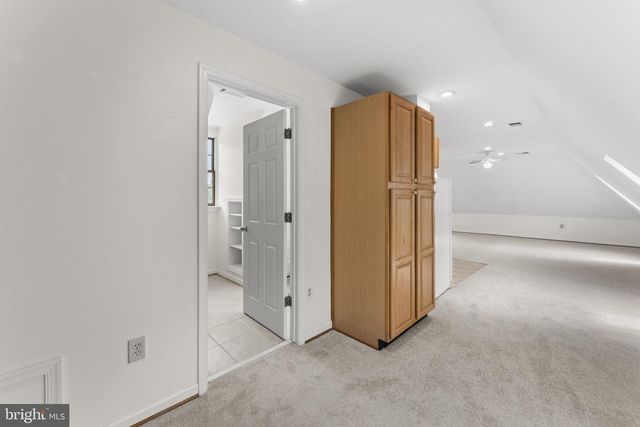 19725 WOODTRAIL RD, Round Hill, VA 20141