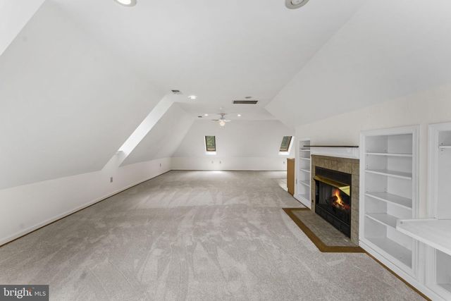 19725 WOODTRAIL RD, Round Hill, VA 20141
