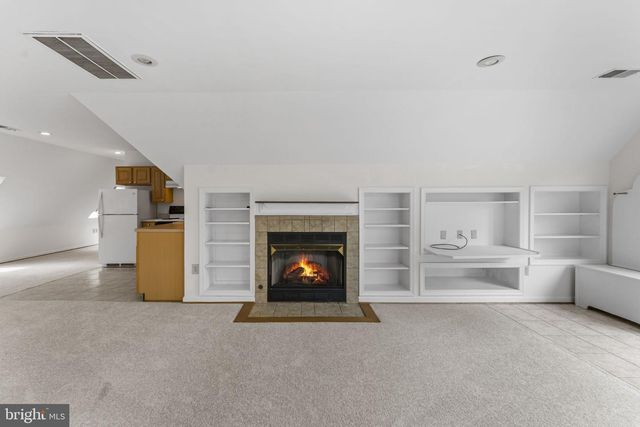 19725 WOODTRAIL RD, Round Hill, VA 20141
