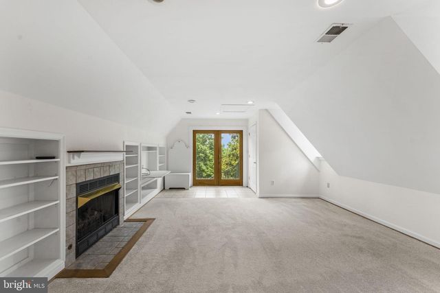 19725 WOODTRAIL RD, Round Hill, VA 20141