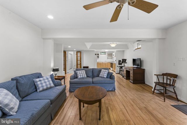 19725 WOODTRAIL RD, Round Hill, VA 20141