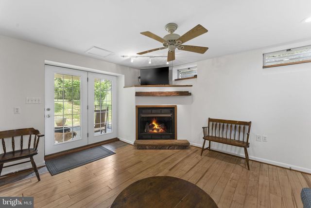 19725 WOODTRAIL RD, Round Hill, VA 20141
