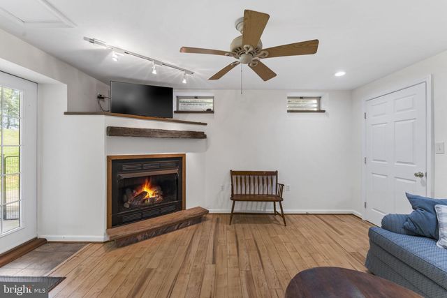 19725 WOODTRAIL RD, Round Hill, VA 20141