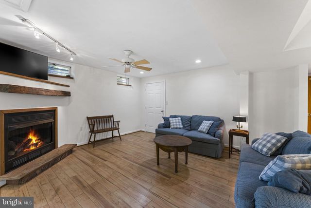 19725 WOODTRAIL RD, Round Hill, VA 20141