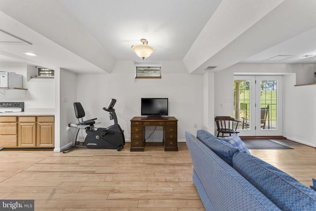 19725 WOODTRAIL RD, Round Hill, VA 20141