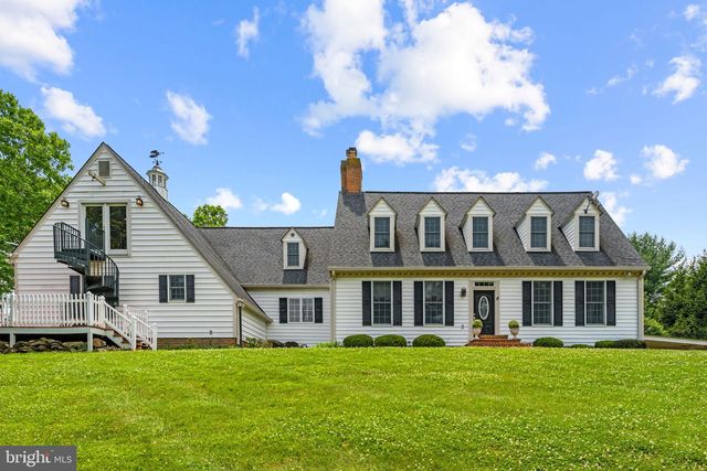 19725 WOODTRAIL RD, Round Hill, VA 20141