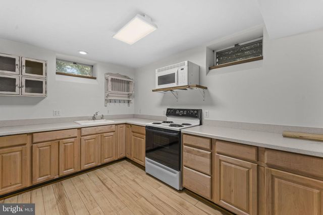 19725 WOODTRAIL RD, Round Hill, VA 20141