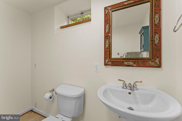 19725 WOODTRAIL RD, Round Hill, VA 20141