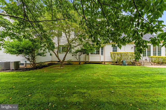 19725 WOODTRAIL RD, Round Hill, VA 20141