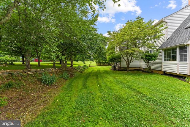 19725 WOODTRAIL RD, Round Hill, VA 20141