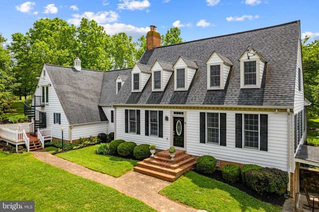 19725 WOODTRAIL RD, Round Hill, VA 20141