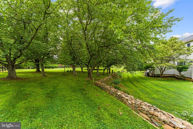 19725 WOODTRAIL RD, Round Hill, VA 20141