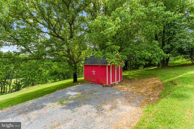 19725 WOODTRAIL RD, Round Hill, VA 20141