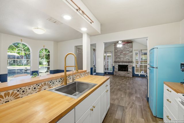 11434 Fort Wyne Dr, San Antonio, TX 78245