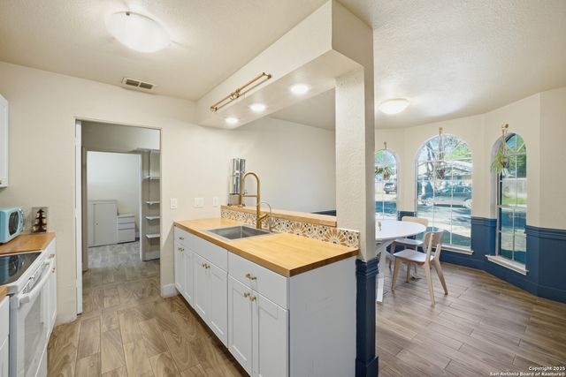 11434 Fort Wyne Dr, San Antonio, TX 78245