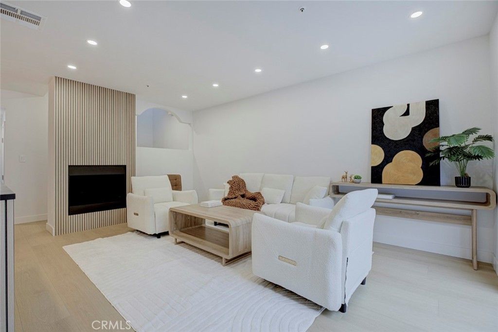 15044 Nordhoff Street 8, North Hills, CA 91343 — photo 2