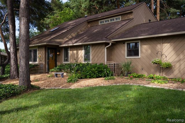8971 Highland Drive, Freeland, MI 48623