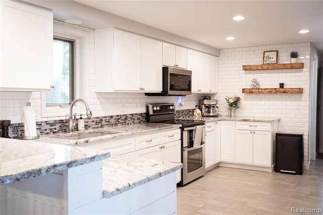 8971 Highland Drive, Freeland, MI 48623