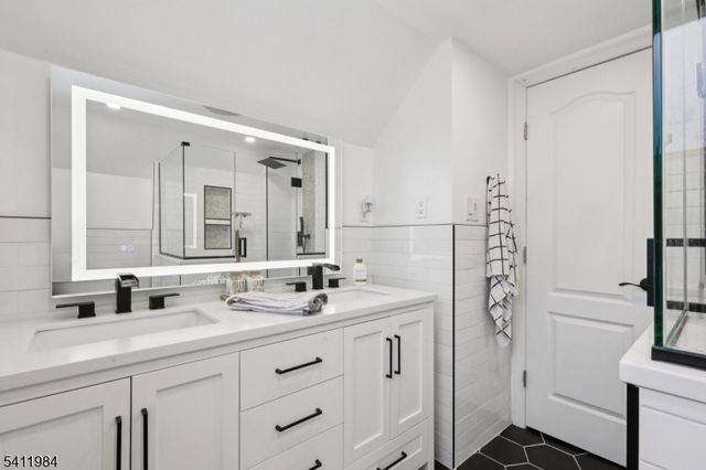 26 Linda Ave, Woodbridge Twp., NJ 07067