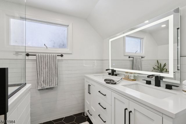 26 Linda Ave, Woodbridge Twp., NJ 07067