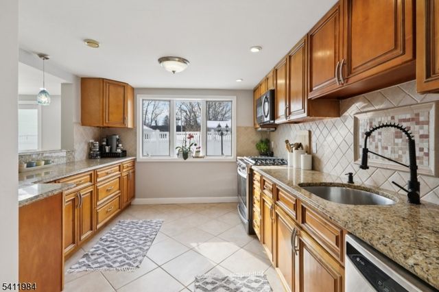 26 Linda Ave, Woodbridge Twp., NJ 07067