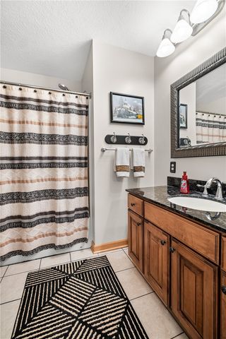 478 Spruce Ln, Houston, PA 15342