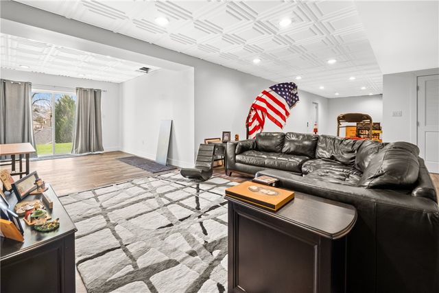 478 Spruce Ln, Houston, PA 15342