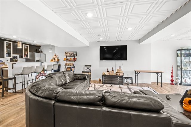 478 Spruce Ln, Houston, PA 15342