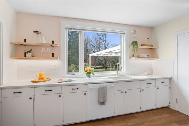 34 Fletcher Rd, Bedford, MA 01730