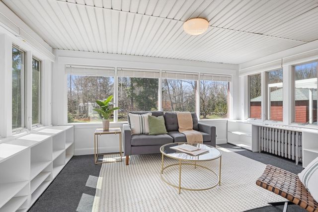 34 Fletcher Rd, Bedford, MA 01730