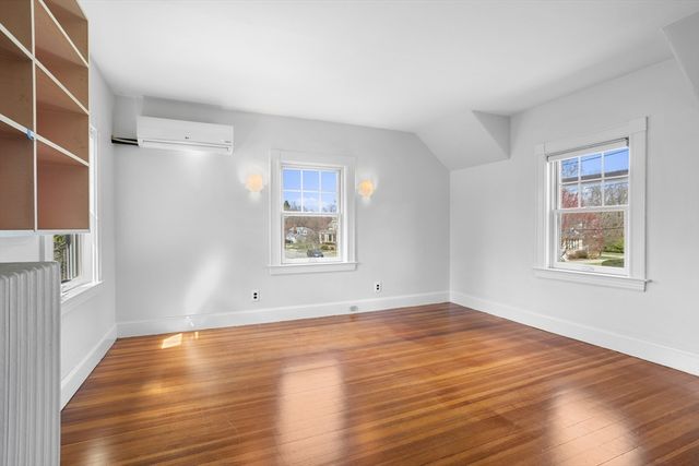 34 Fletcher Rd, Bedford, MA 01730