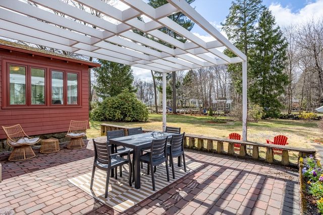 34 Fletcher Rd, Bedford, MA 01730