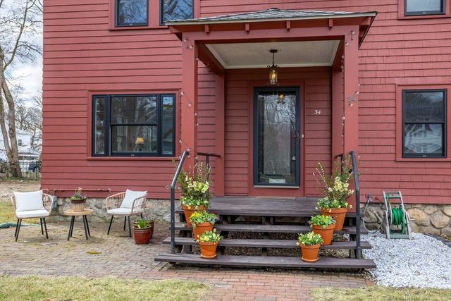 34 Fletcher Rd, Bedford, MA 01730