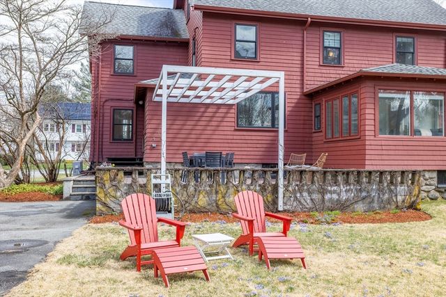 34 Fletcher Rd, Bedford, MA 01730