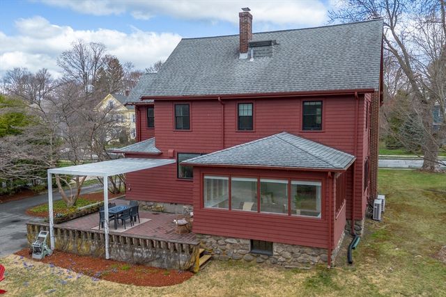 34 Fletcher Rd, Bedford, MA 01730