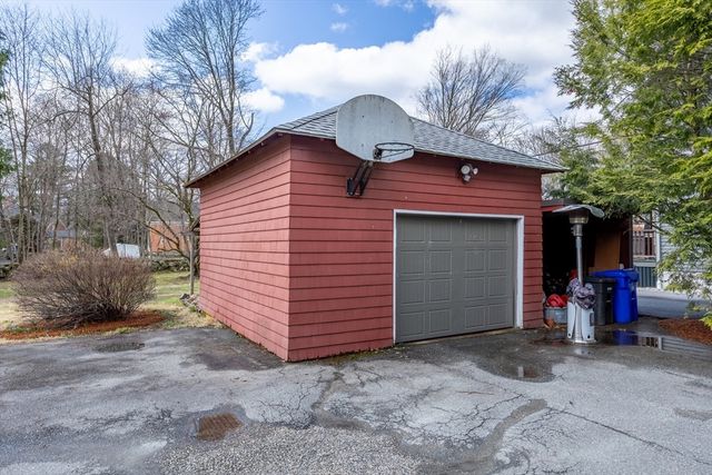 34 Fletcher Rd, Bedford, MA 01730