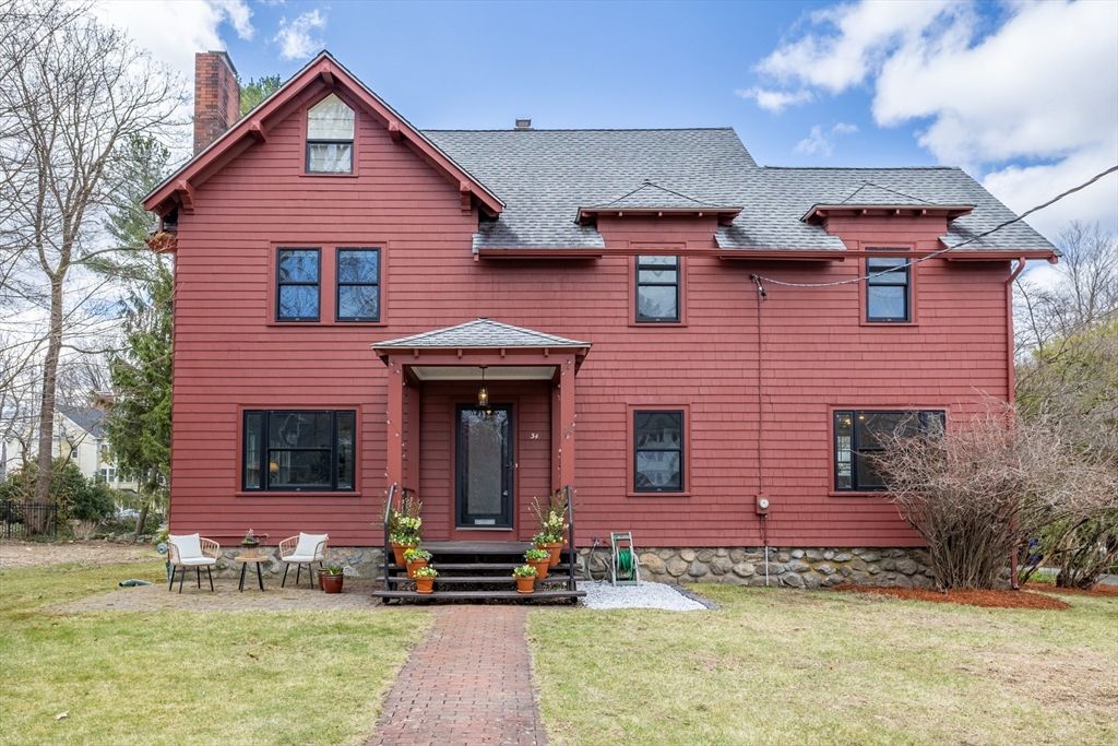 34 Fletcher Rd, Bedford, MA 01730