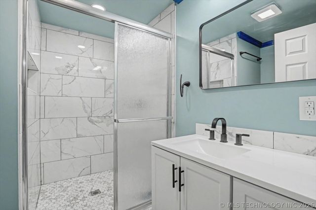 745 N 260 Road, Mounds, OK 74047