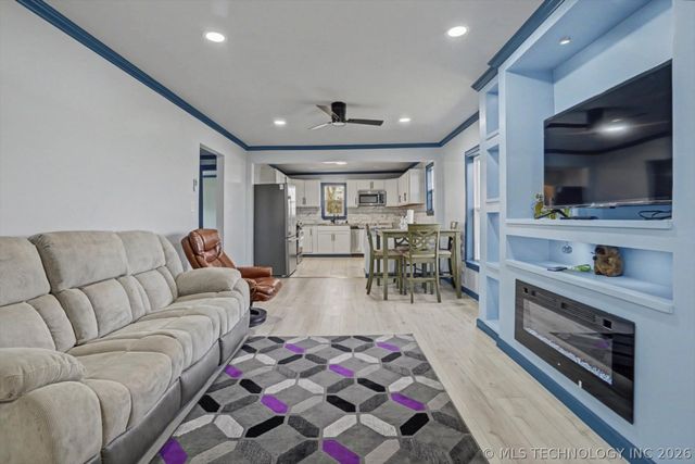 745 N 260 Road, Mounds, OK 74047