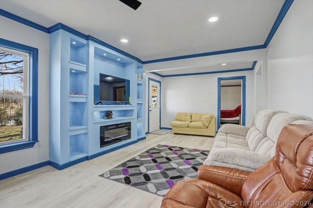 745 N 260 Road, Mounds, OK 74047