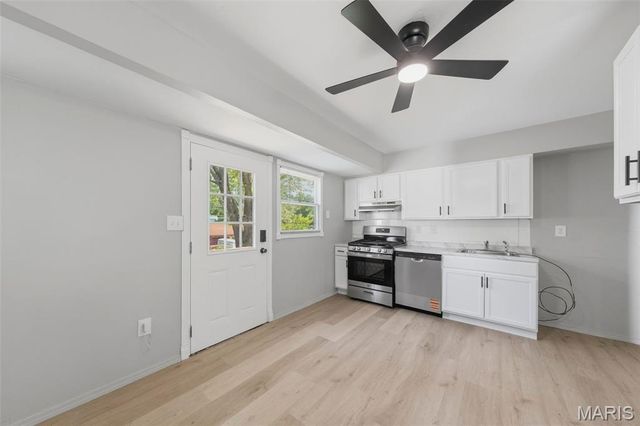 321 Caithness Road, St Louis, MO 63137