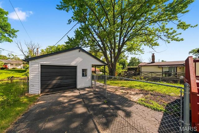 321 Caithness Road, St Louis, MO 63137