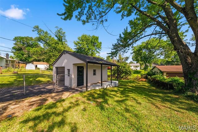 321 Caithness Road, St Louis, MO 63137