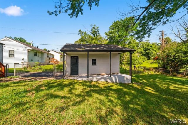321 Caithness Road, St Louis, MO 63137