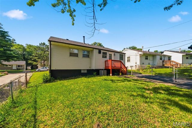 321 Caithness Road, St Louis, MO 63137