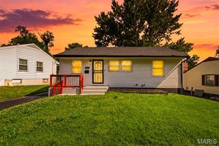321 Caithness Road, St Louis, MO 63137
