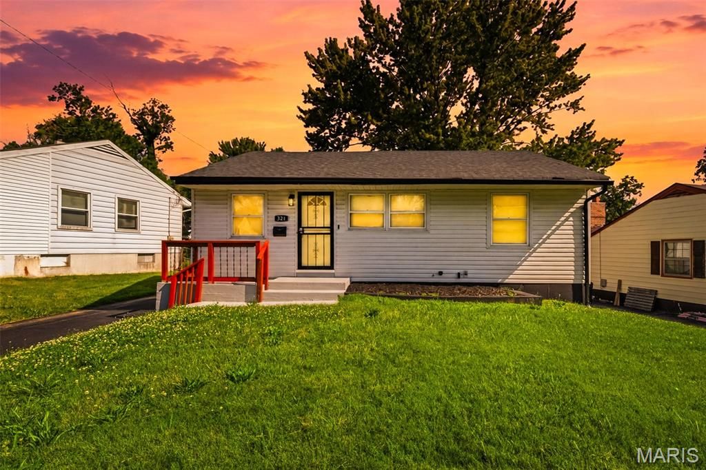 321 Caithness Road, St Louis, MO 63137