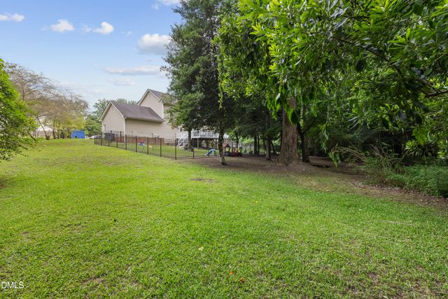 1301 E Stonemason Drive, Fuquay Varina, NC 27526